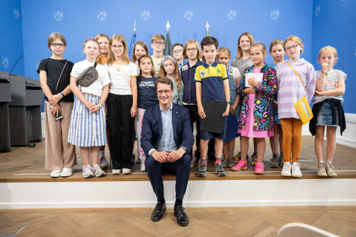 Hen­drik Wüst: Kin­der­pres­se­kon­fe­renz mit der Eichenpost!